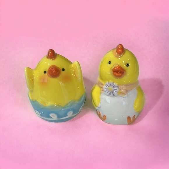 Salt & pepper shakers 🐥 - Picture 1 of 8